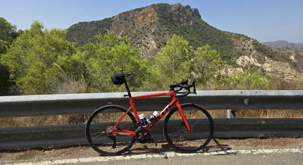 Red BMC carbon road bike at Collado de los Ginovinos via Cabezo de la Plata`