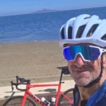 Returning OriMar Bikes customer Mick cycling with a red BMC beside the Mar Menor